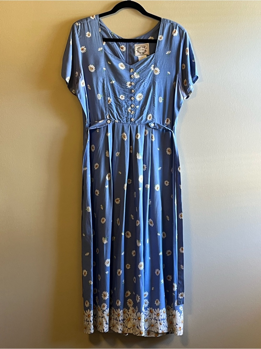 Vintage Erika blue floral midi dress with a white daisy print